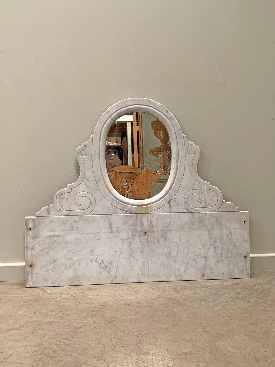 Marble upstand with mirror