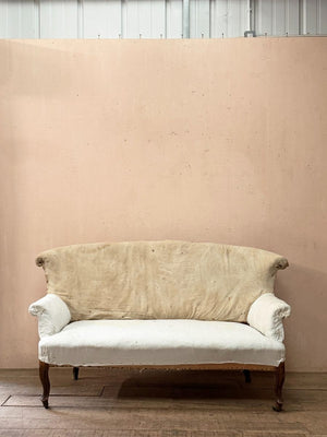 Chapeau de gendarme sofa