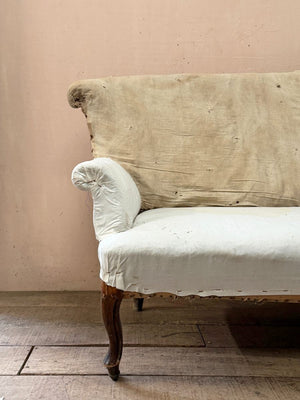 Chapeau de gendarme sofa