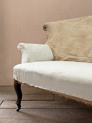 Chapeau de gendarme sofa
