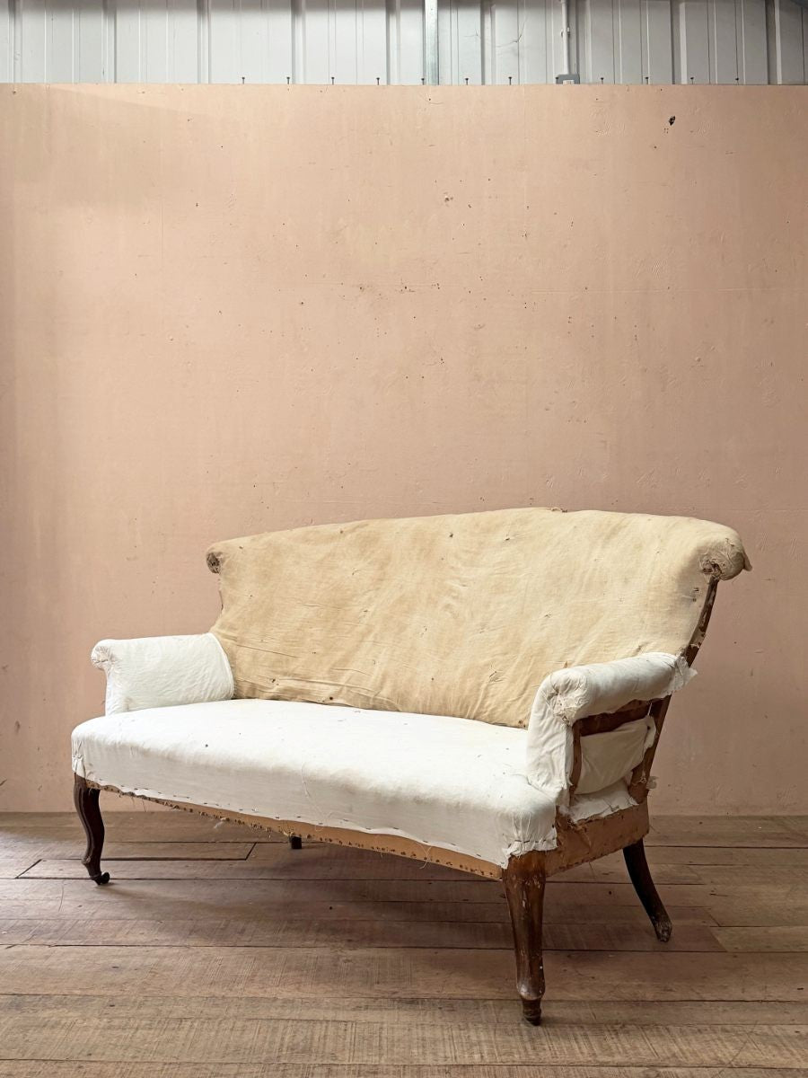 Chapeau de gendarme sofa