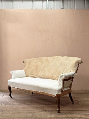 Chapeau de gendarme sofa