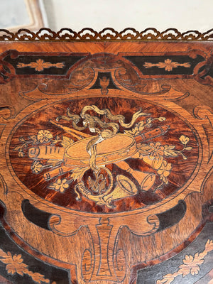 Napoleon III etagere