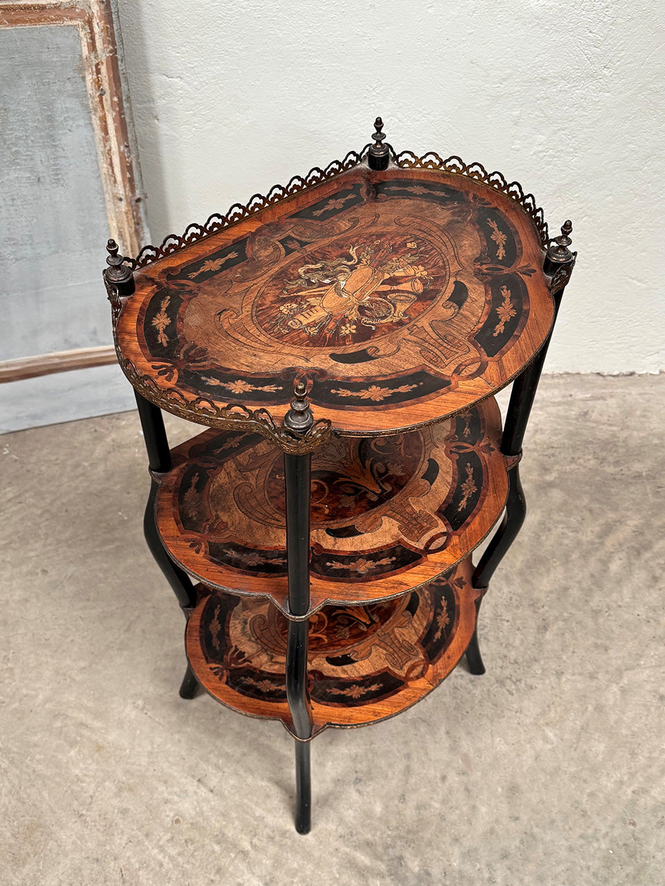Napoleon III etagere