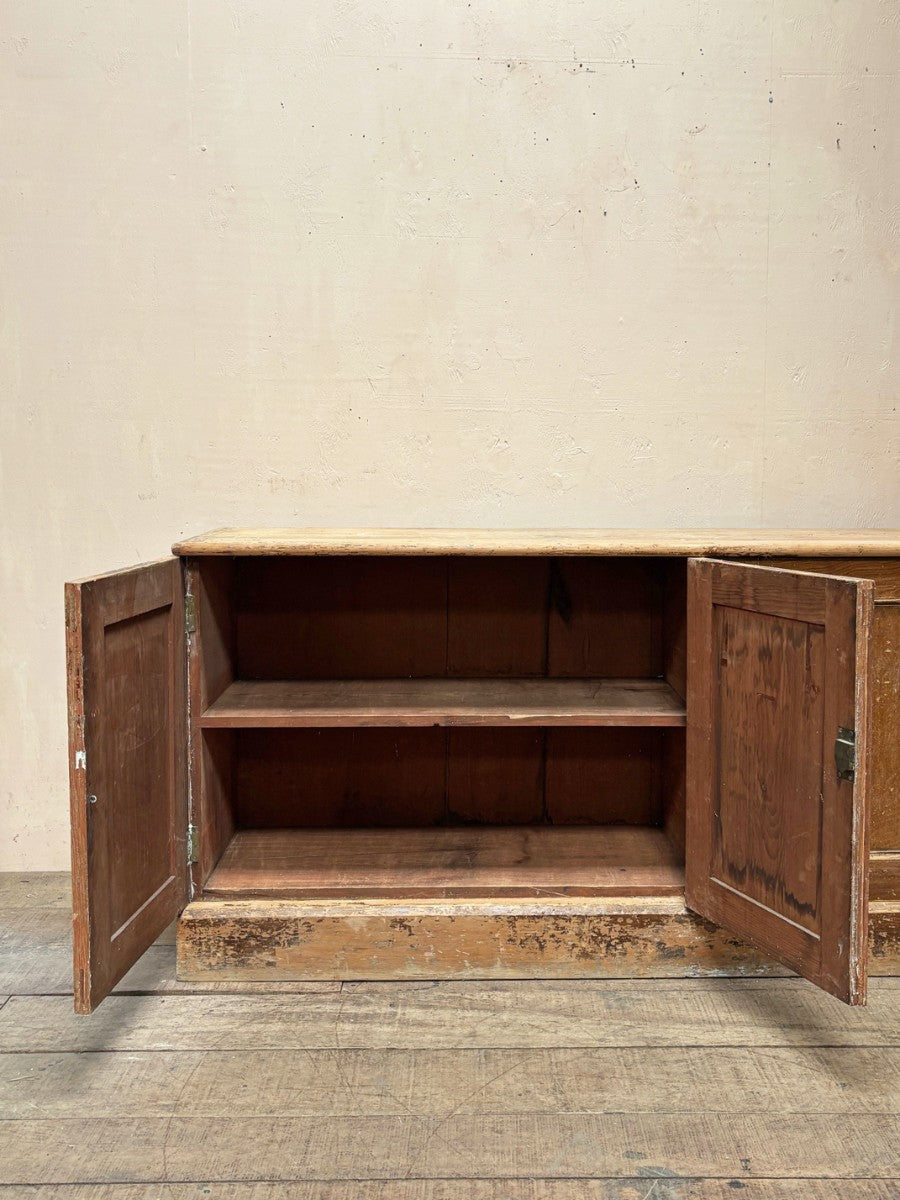4 door cupboard