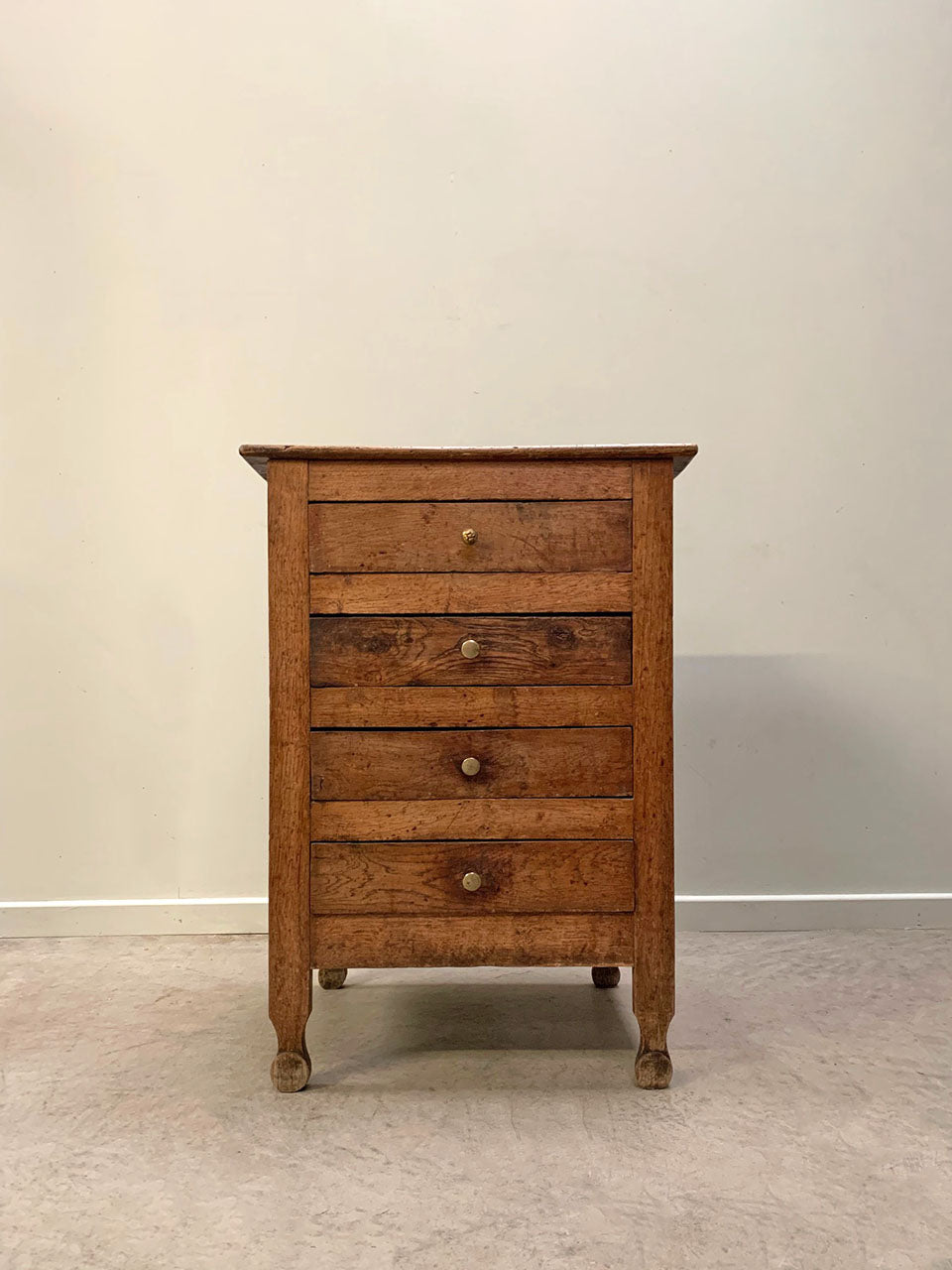 Compact chest of drawers