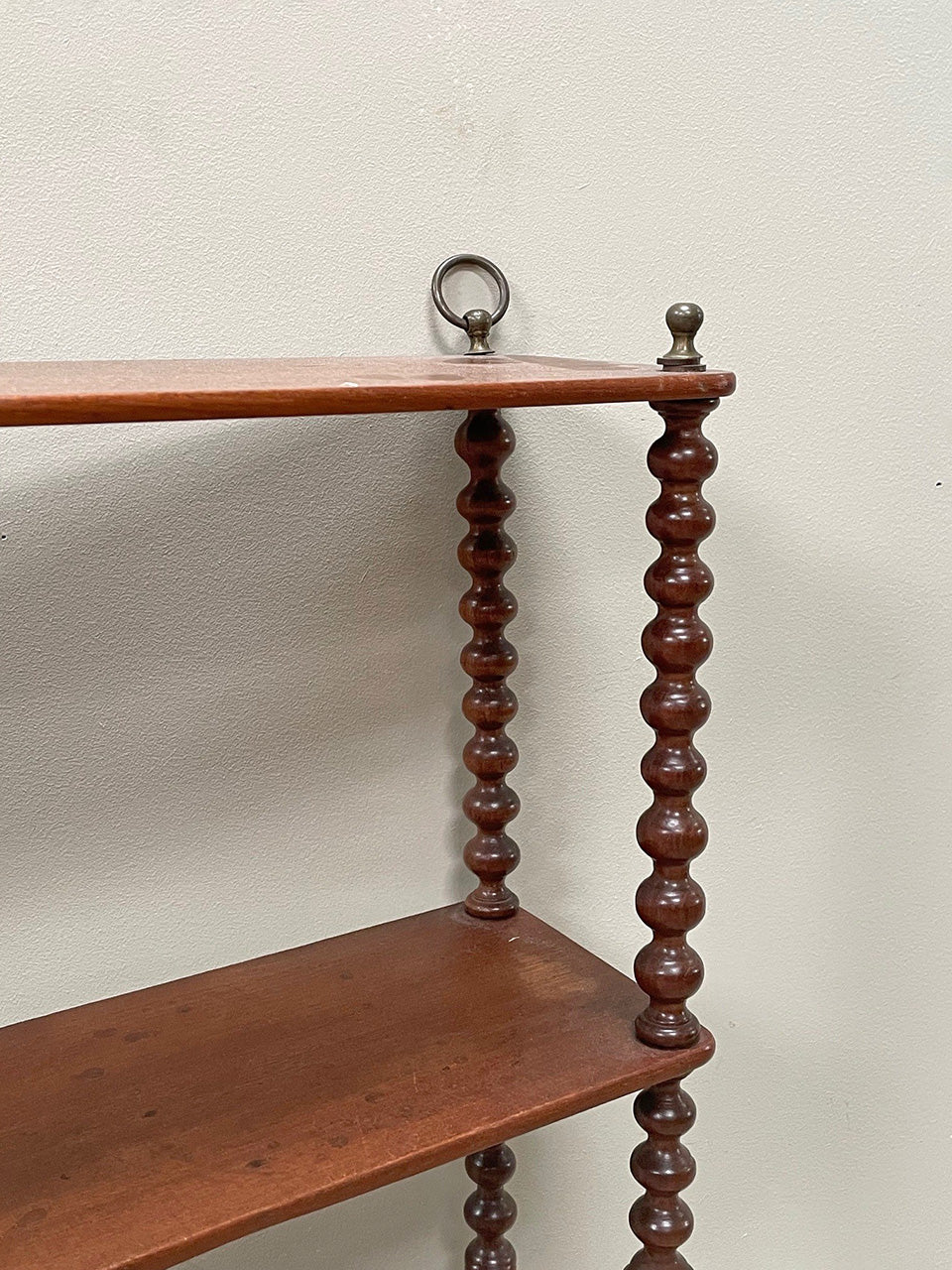 Bobbin shelving