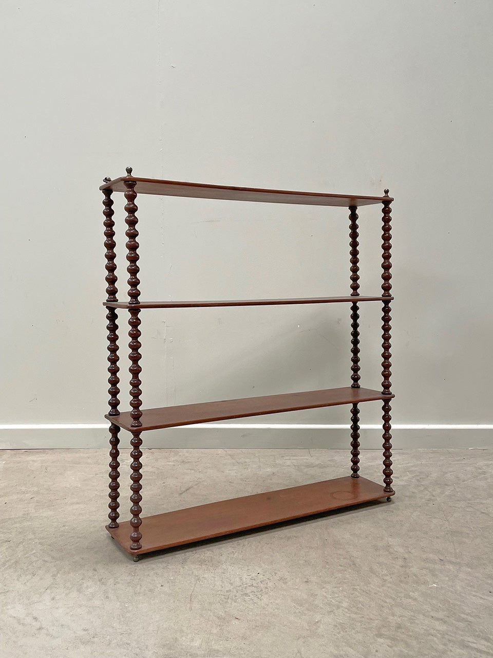 Bobbin shelving