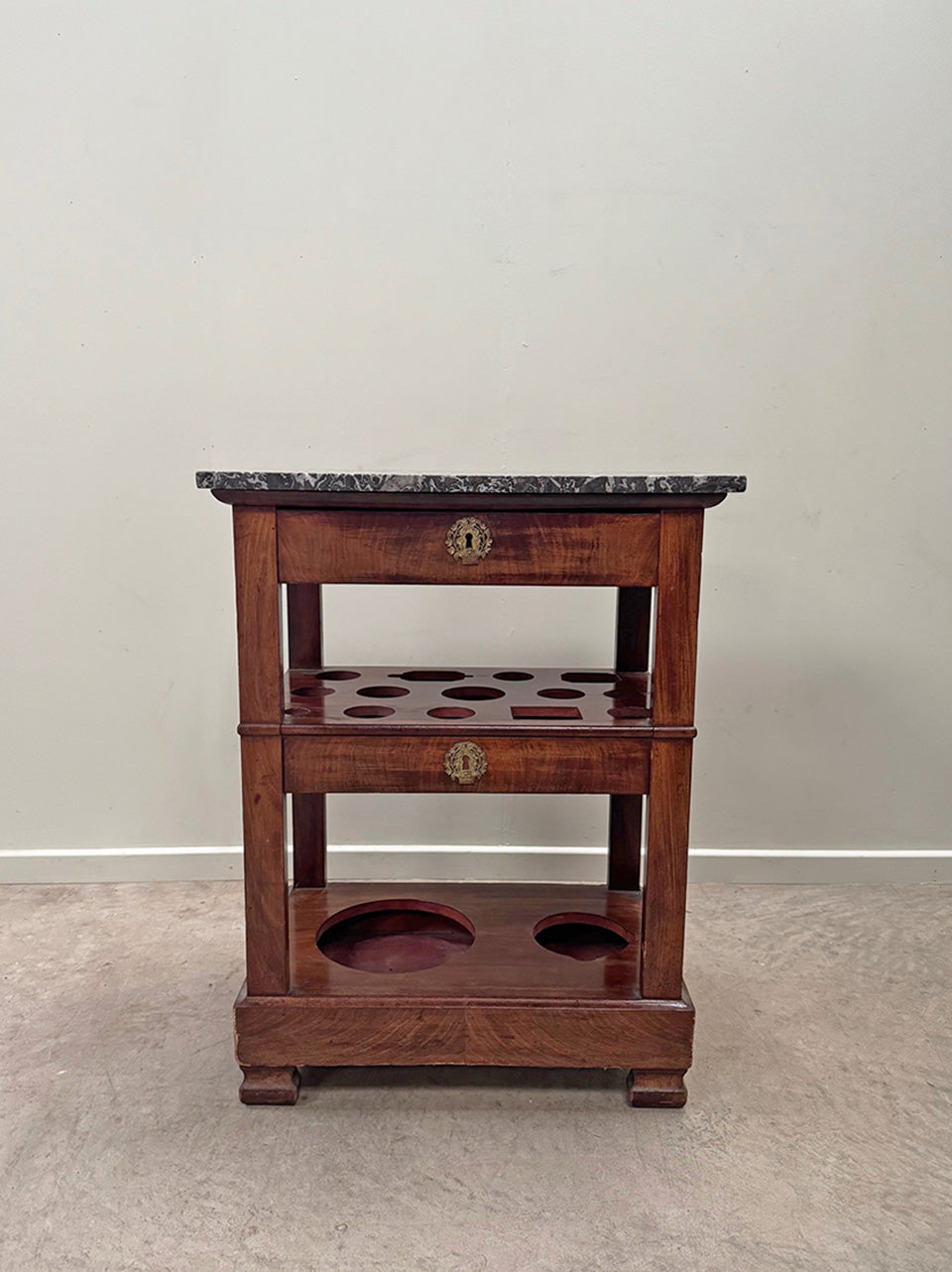 Empire drinks console