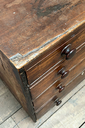 Georgian chest of drawers