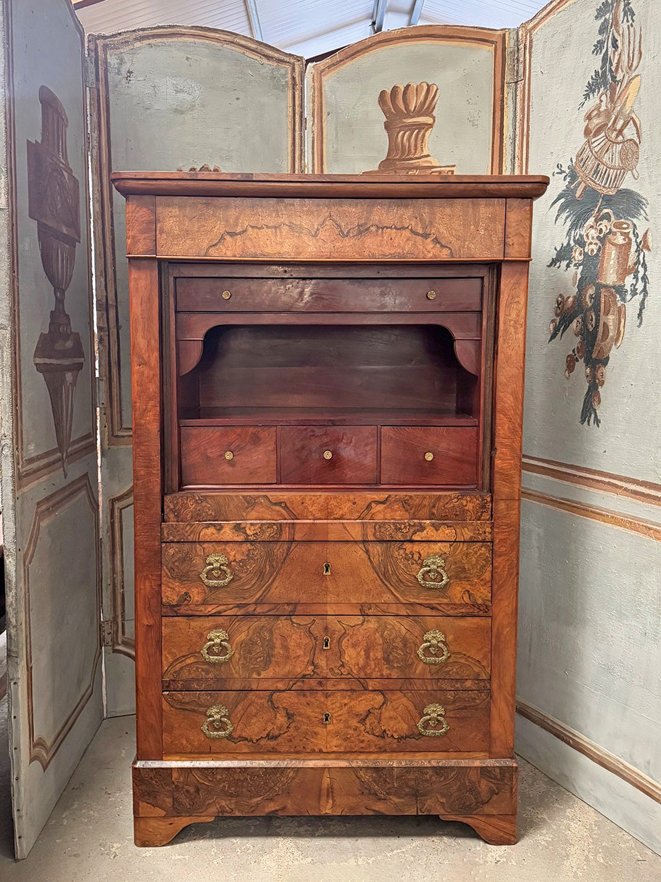 Ladies cabinet