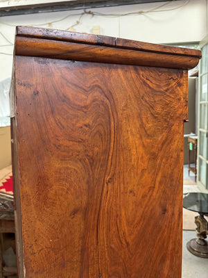 Ladies cabinet
