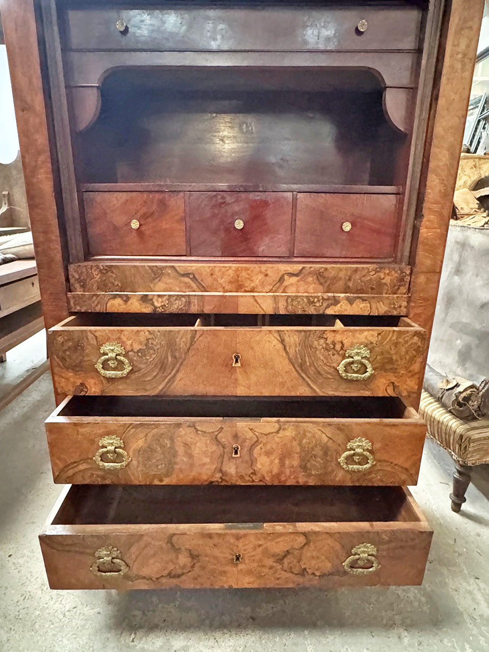 Ladies cabinet