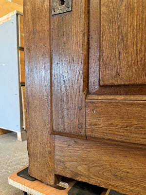 Homme debut / tall cupboard