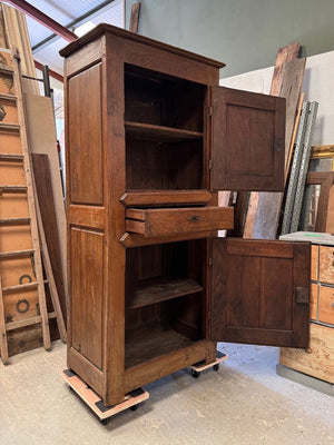 Homme debut / tall cupboard