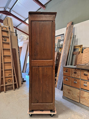 Homme debut / tall cupboard