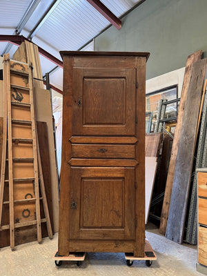 Homme debut / tall cupboard