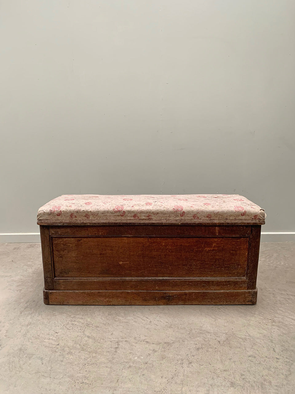 Oak ottoman