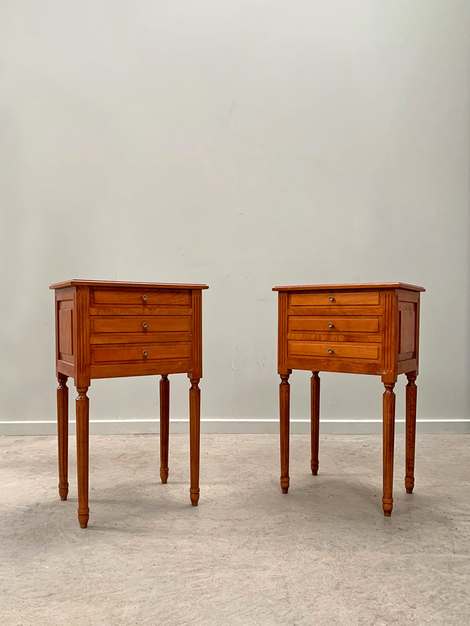 Pair of bedsides with drawers