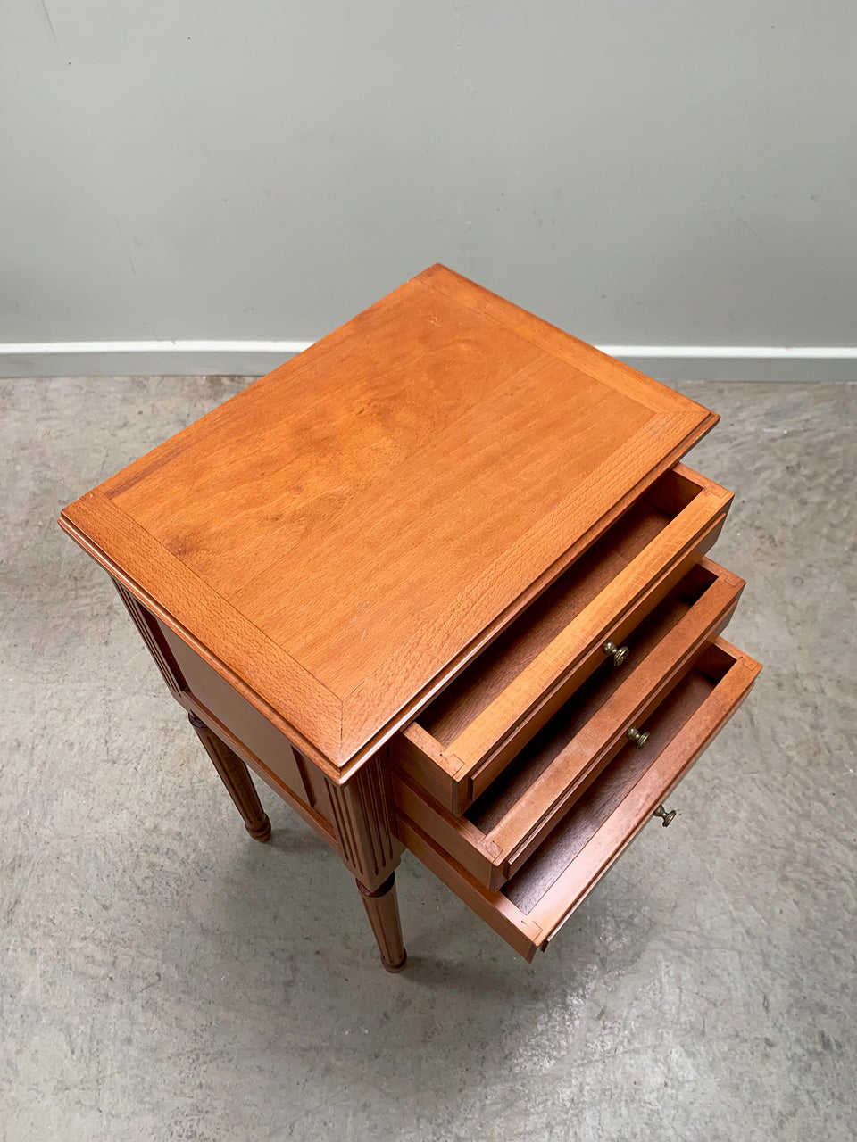 Pair of bedsides with drawers