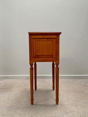 Pair of bedsides with drawers
