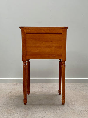 Pair of bedsides with drawers