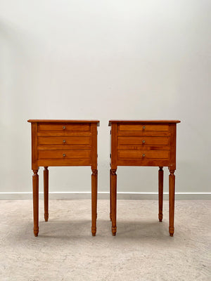 Pair of bedsides with drawers