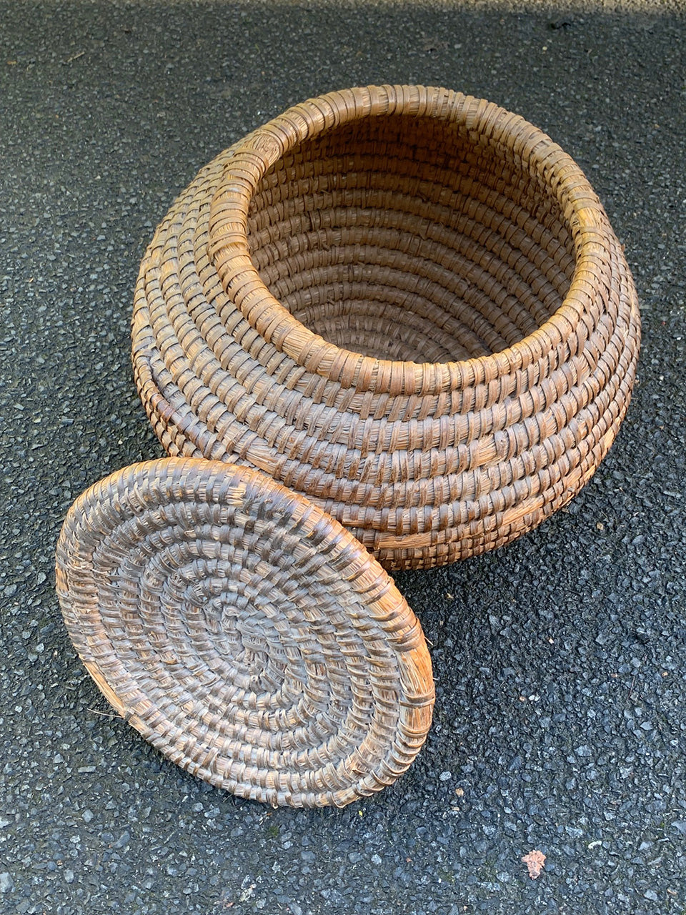 Lidded rattan storage container
