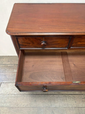 Victorian mahogany chest of drawers