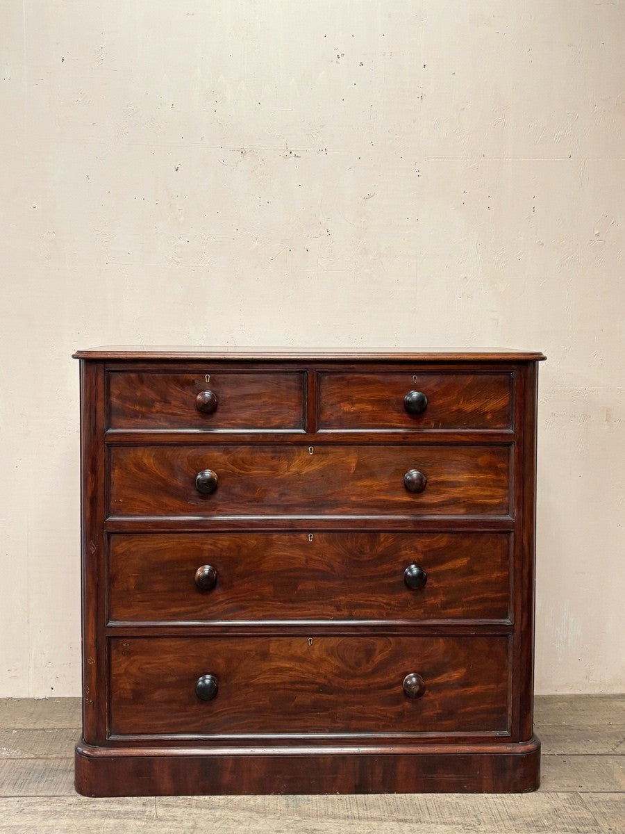 Victorian mahogany chest of drawers