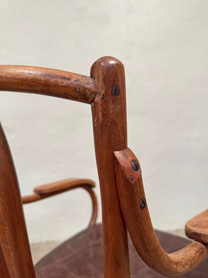 Bentwood chair with arms