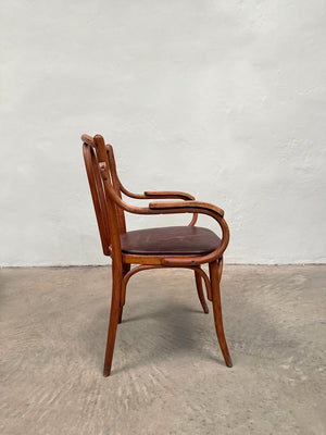 Bentwood chair with arms