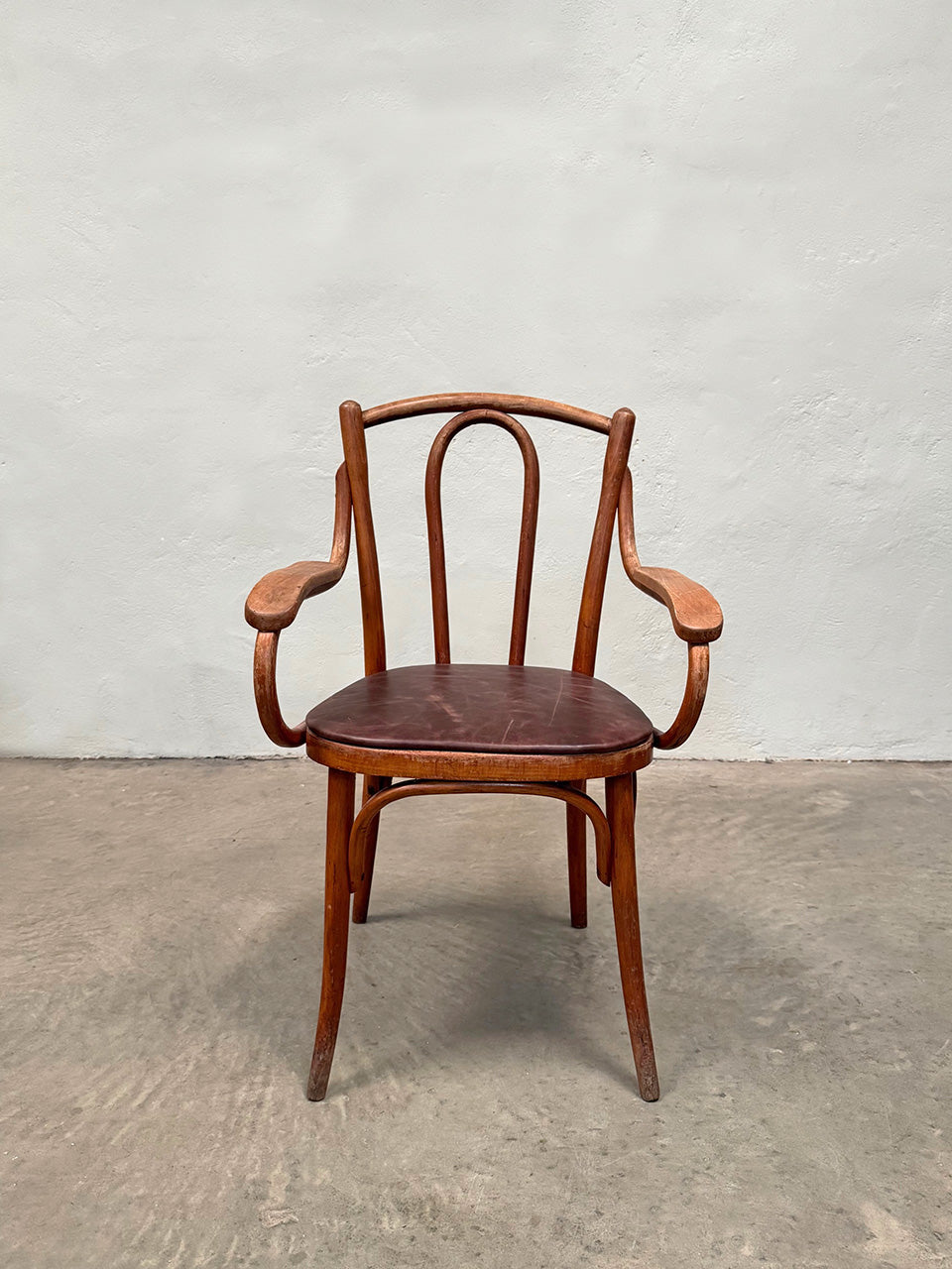 Bentwood chair with arms