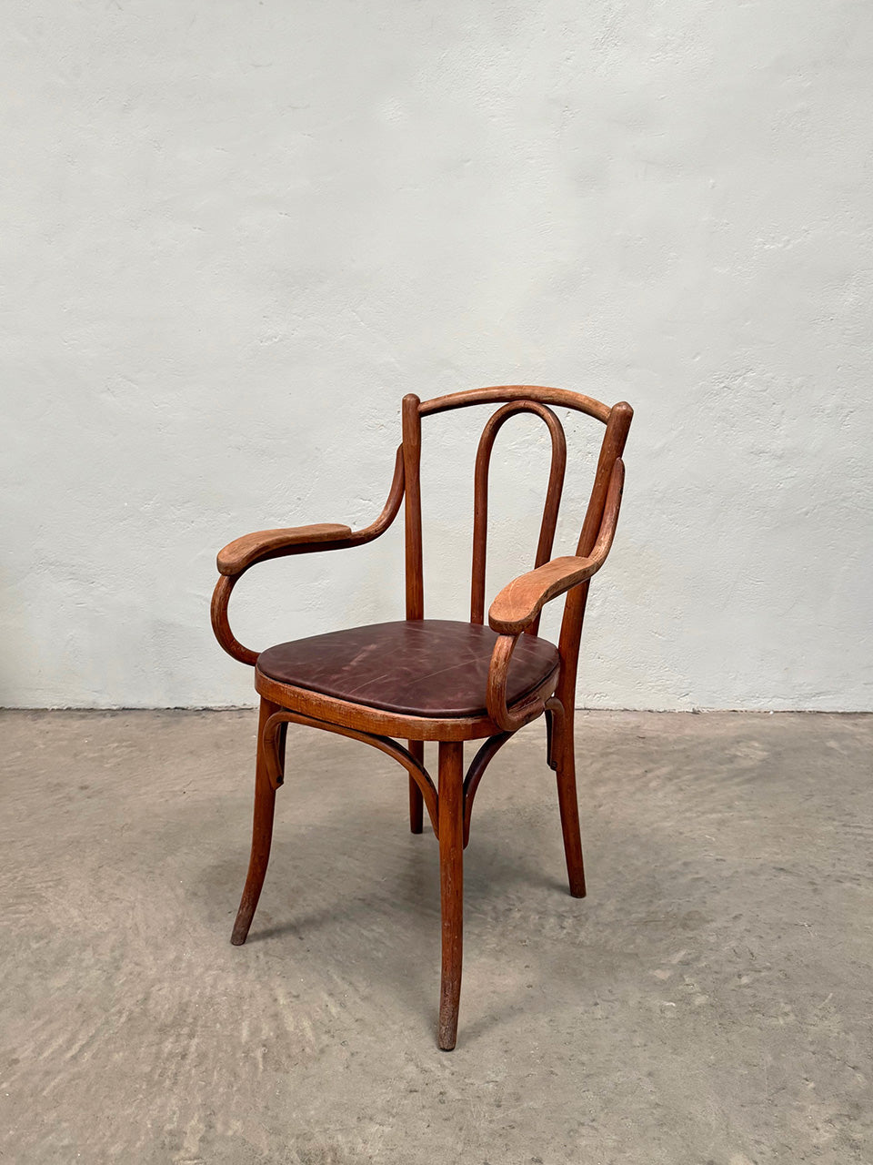 Bentwood chair with arms