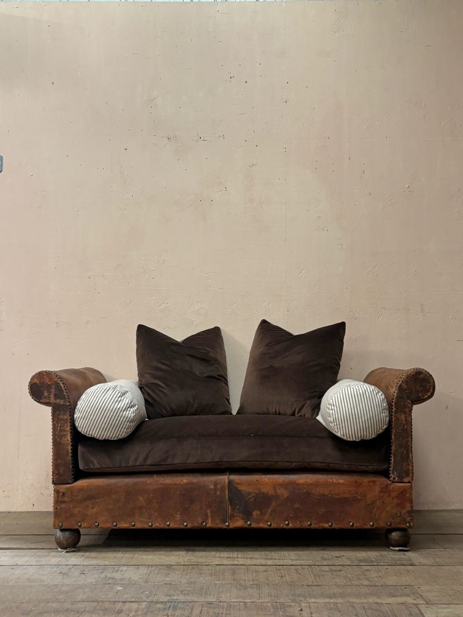 Leather daybed