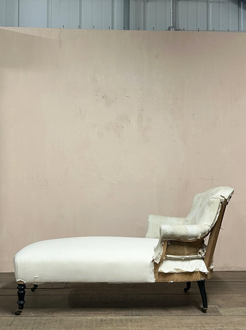 Napoleon III chaise longue (Restored and re-upholstered)