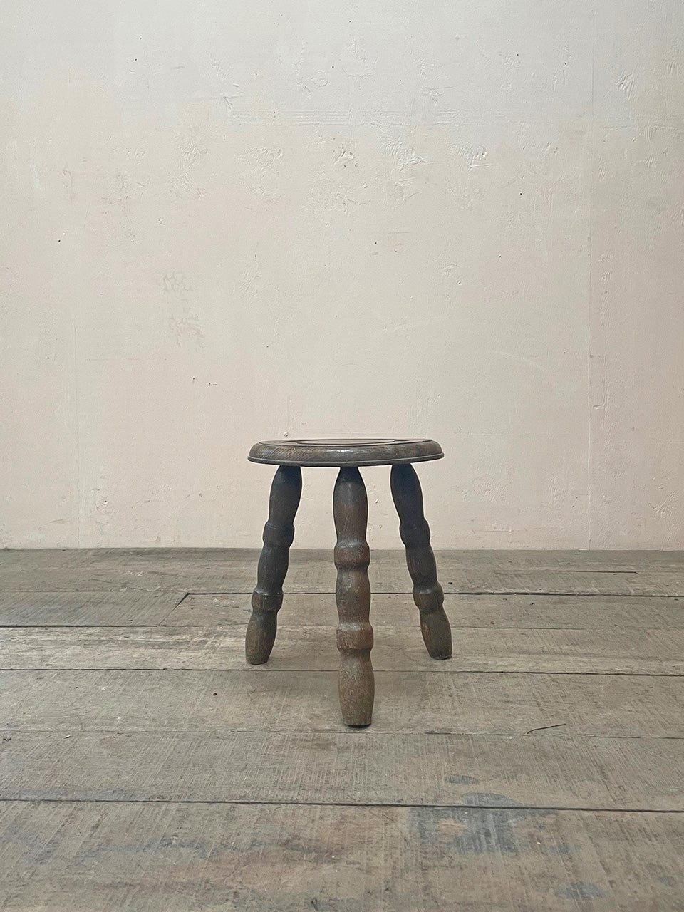 Circle top stool
