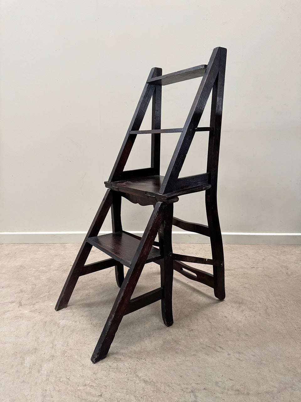 Metamorphic chair (Reserved)