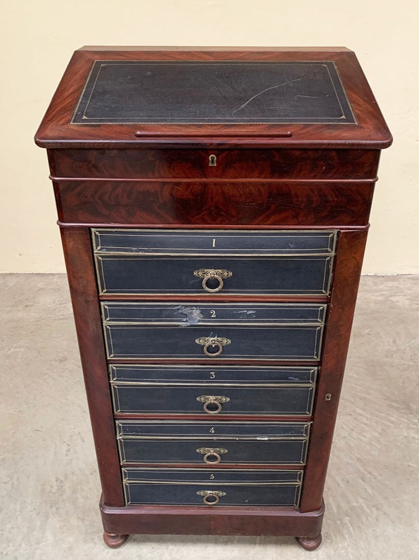 Cartonnier with writing slope