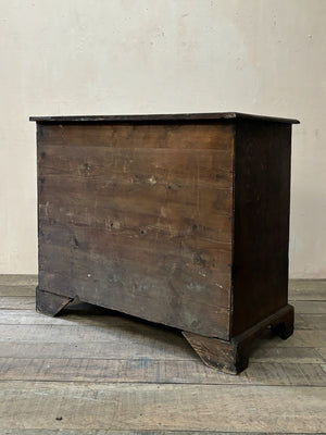 Georgian chest of drawers