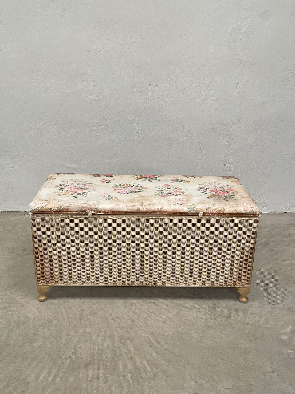 Lloyd Loom ottoman