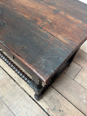 Bobbin turned table