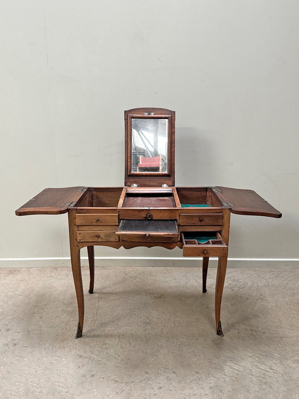 Lift up top dressing table (Reserved)