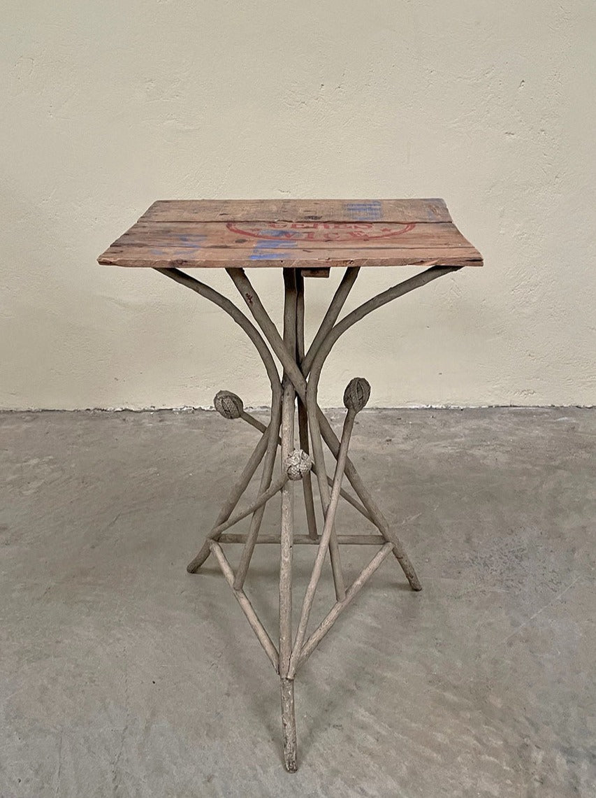 ﻿Naturalistic base occasional table