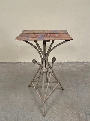 ﻿Naturalistic base occasional table