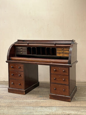 Roll top desk