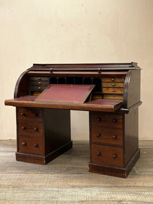 Roll top desk