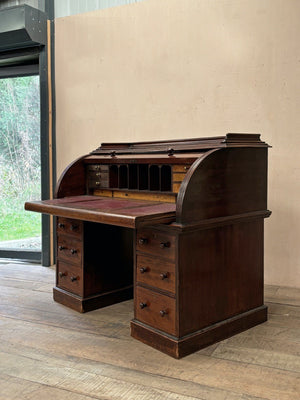 Roll top desk