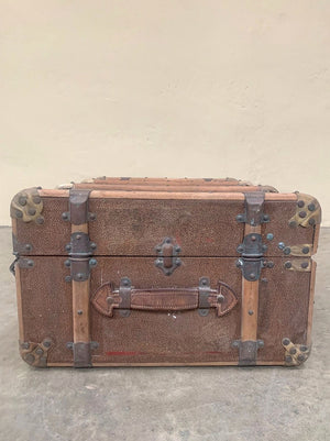 Travelling trunk / occasional table