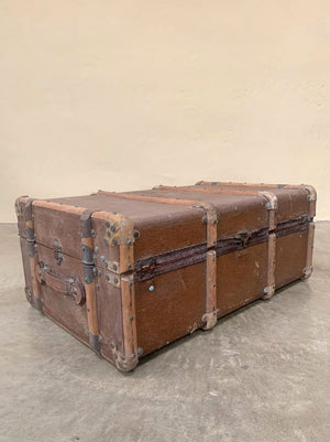 Travelling trunk / occasional table